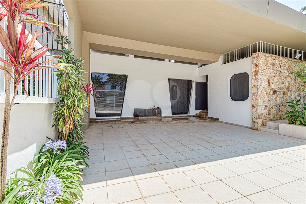 Casa de Vila à venda com 4 quartos, sendo 3 suítes,  em Alto da Boa Vista, São Paulo, SP