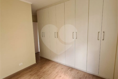 Apartamento à venda com 3 quartos, sendo 1 suíte,  em Alto da Boa Vista, São Paulo, SP