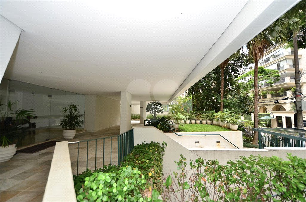 Apartamento à venda com 3 quartos, sendo 1 suíte,  em Itaim Bibi, São Paulo, SP