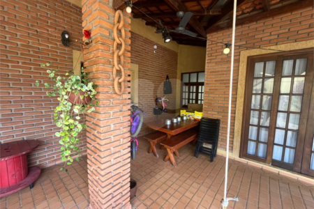 Casa à venda com 3 quartos, sendo 1 suíte, em Parque Santa Marta, São Carlos, SP
