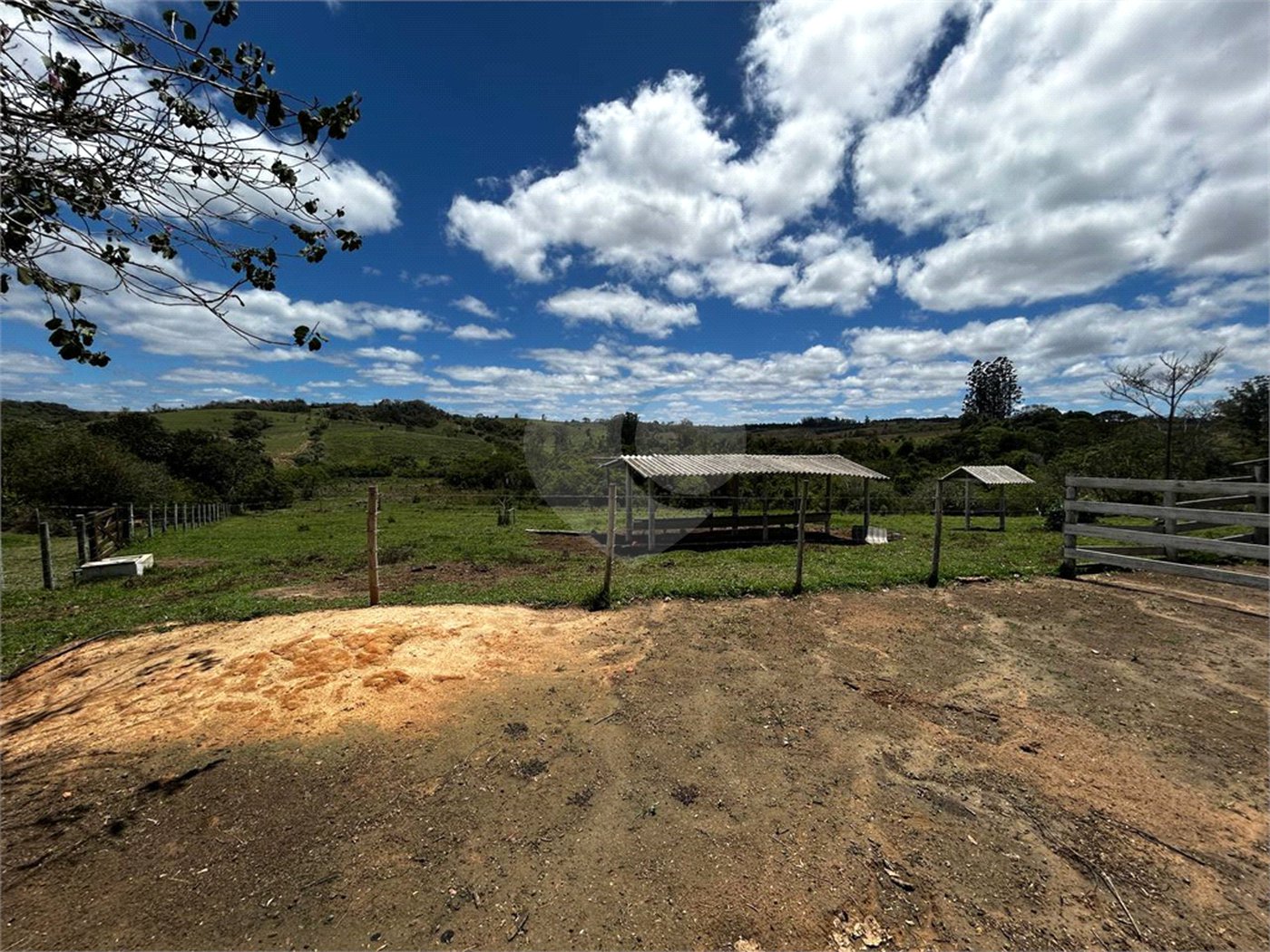 Sítio à venda com 2 quartos em Área Rural de Varginha, Itapetininga, SP