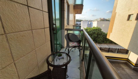 Apartamento à venda com 3 quartos, sendo 1 suíte,  no Centro, Cabo Frio, RJ