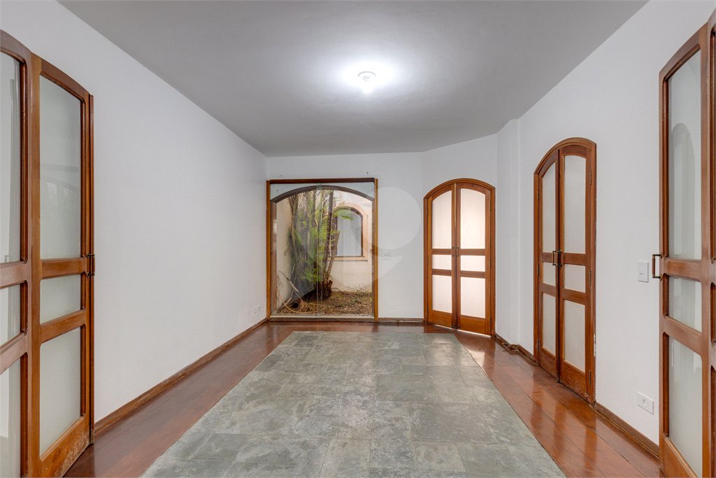 Sobrado à venda com 4 quartos, sendo 2 suítes, em Brooklin, São Paulo, SP