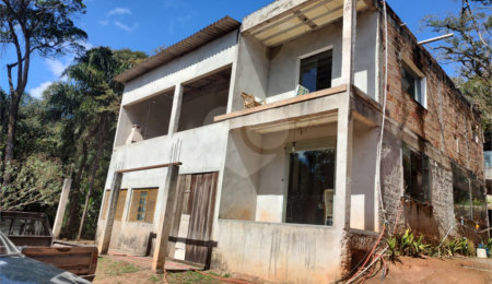 Sobrado à venda com 5 quartos, sendo 4 suítes,  em Serra da Cantareira, Mairiporã, SP