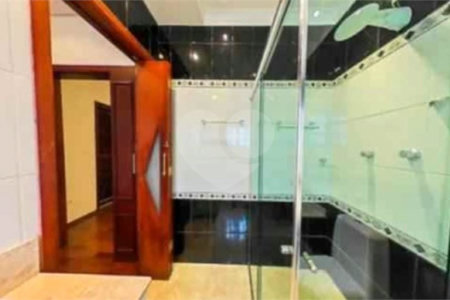 Casa à venda com 4 quartos, sendo 3 suítes,  em Cerâmica, São Caetano do Sul, SP