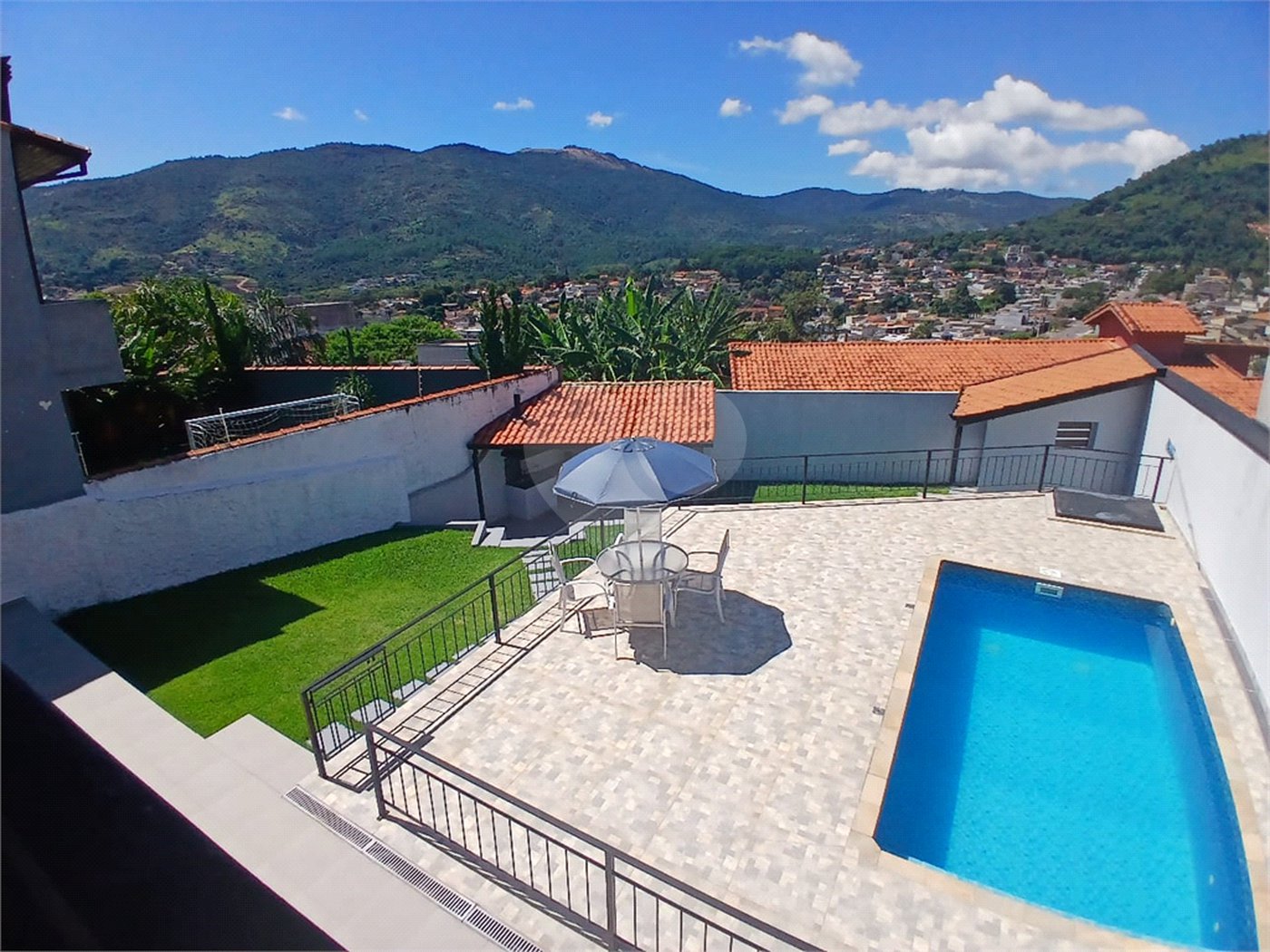 Casa à venda com 3 quartos, sendo 1 suíte,  em Recreio Maristela, Atibaia, SP