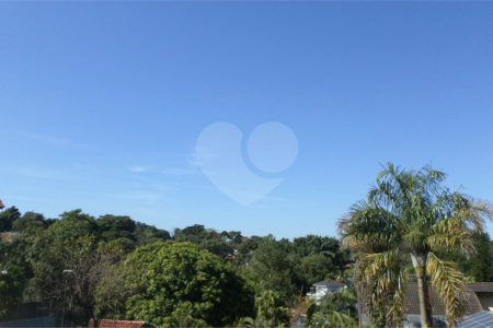 Sobrado à venda com 4 suítes em Recanto Impla, Carapicuíba, SP
