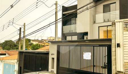 Sobrado à venda com 2 suítes em Vila São Paulo, Mogi das Cruzes, SP