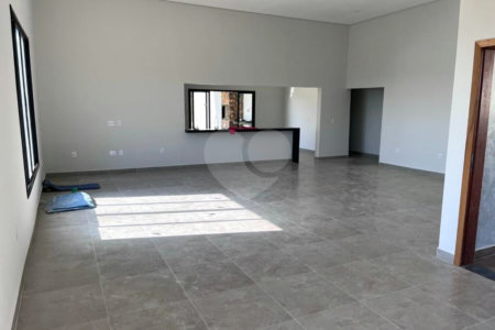 Casa à venda com 4 suítes no condomínio Village Saint Charbel, Araçoiaba da Serra - SP