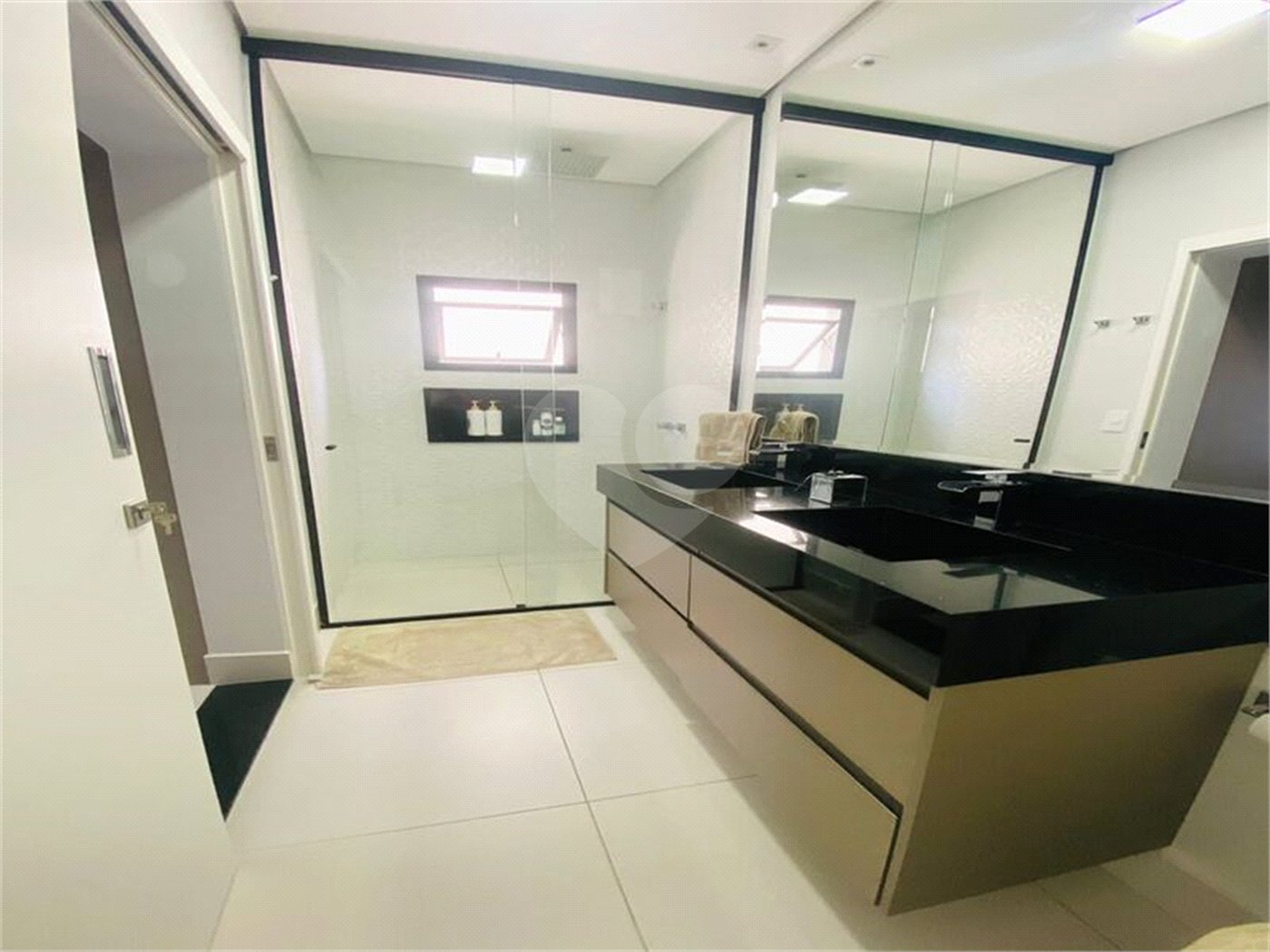 Casa à venda com 3 quartos, sendo 1 suíte,  no condomínio Mantova, Indaiatuba - SP