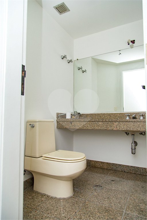 Apartamento à venda com 3 suítes em Moema, São Paulo, SP