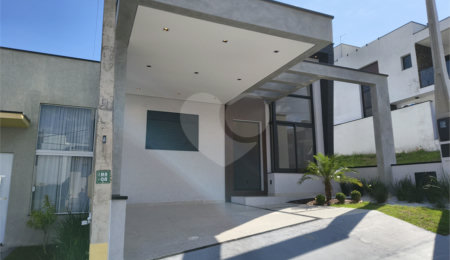 Casa à venda com 3 quartos, sendo 1 suíte,  no condomínio Horto Florestal Villagio, Sorocaba - SP