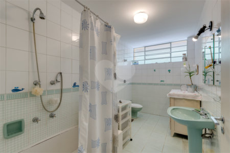 Casa Térrea à venda ou para alugar com 5 quartos, sendo 2 suítes,  em Jardim Prudência, São Paulo, SP