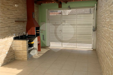 Sobrado à venda com 3 quartos, sendo 1 suíte,  em Vila Gumercindo, São Paulo, SP