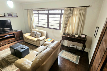 Sobrado à venda com 3 quartos, sendo 1 suíte, em Jardim Sumaré, Ribeirão Preto, SP