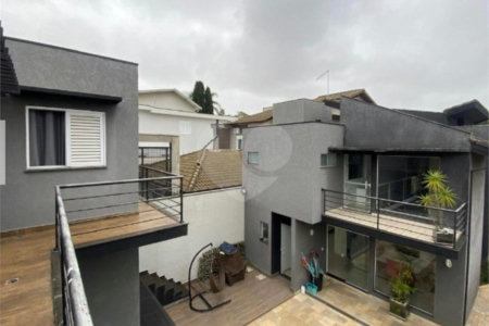 Casa para alugar com 5 quartos, sendo 3 suítes,  em Vila Oliveira, Mogi das Cruzes, SP
