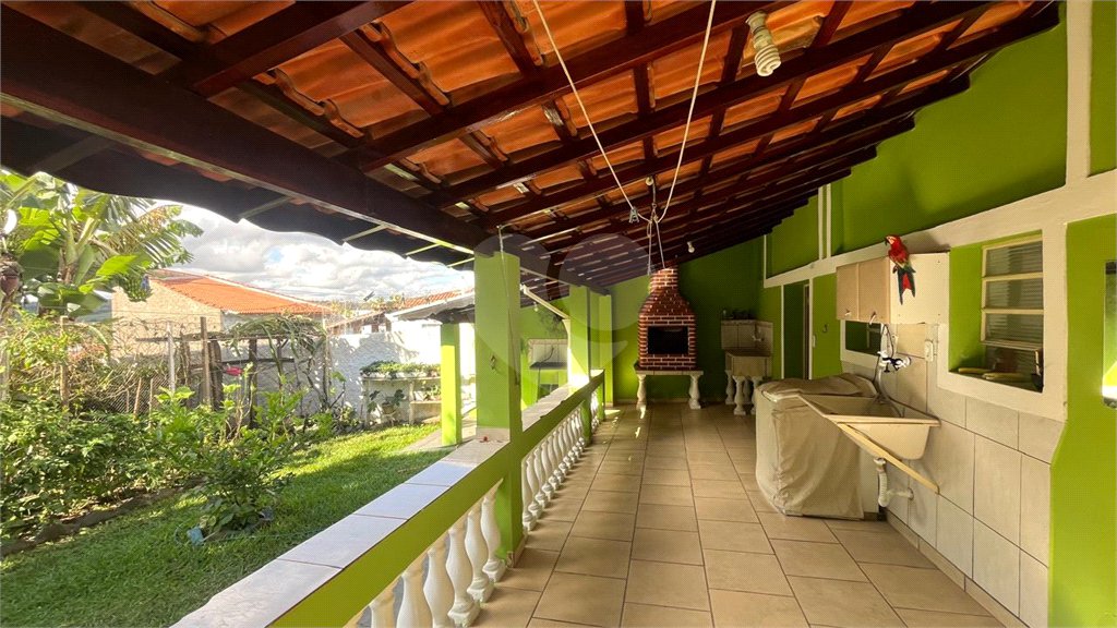Casa à venda com 2 quartos, sendo 1 suíte, no Centro, Sarapuí, SP