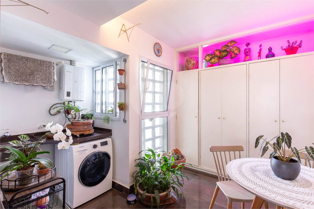 Apartamento à venda com 3 quartos, sendo 1 suíte, em Jardim Paulista, São Paulo, SP