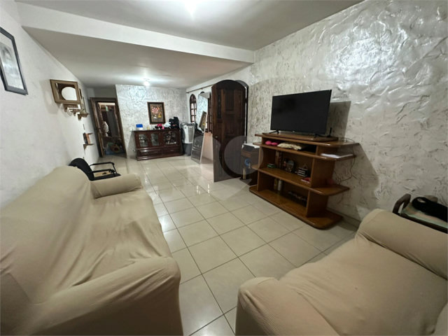 Sobrado à venda com 3 quartos, sendo 1 suíte,  em Jardim Prudência, São Paulo, SP