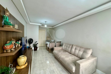 Casa à venda com 3 quartos, sendo 1 suíte, no condomínio Villagio Staluccia, São Paulo - SP