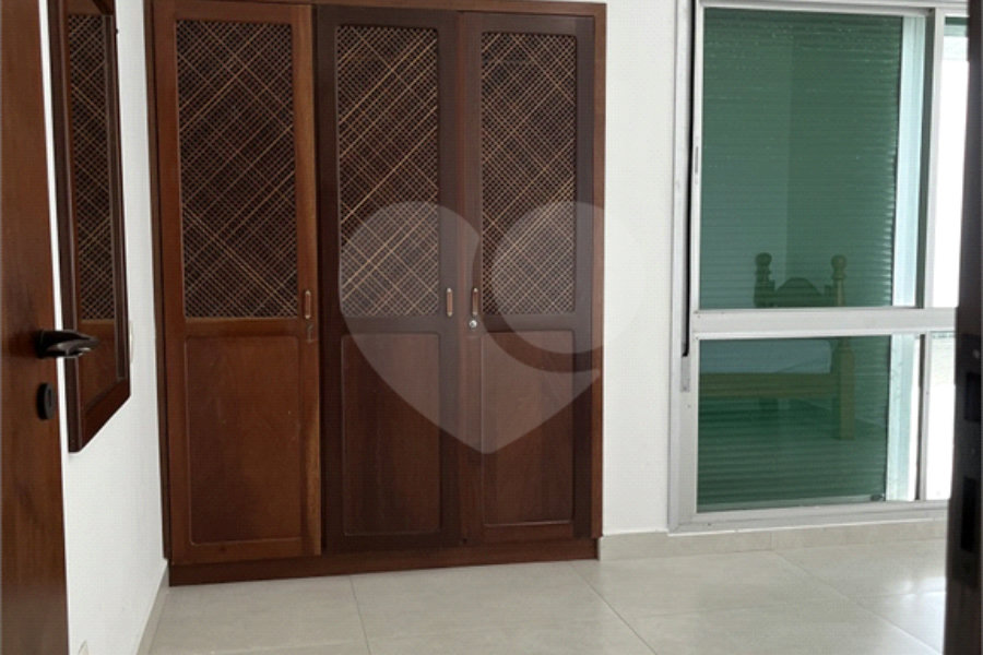 Apartamento à venda ou para alugar com 3 quartos, sendo 1 suíte, em Enseada, Guarujá, SP