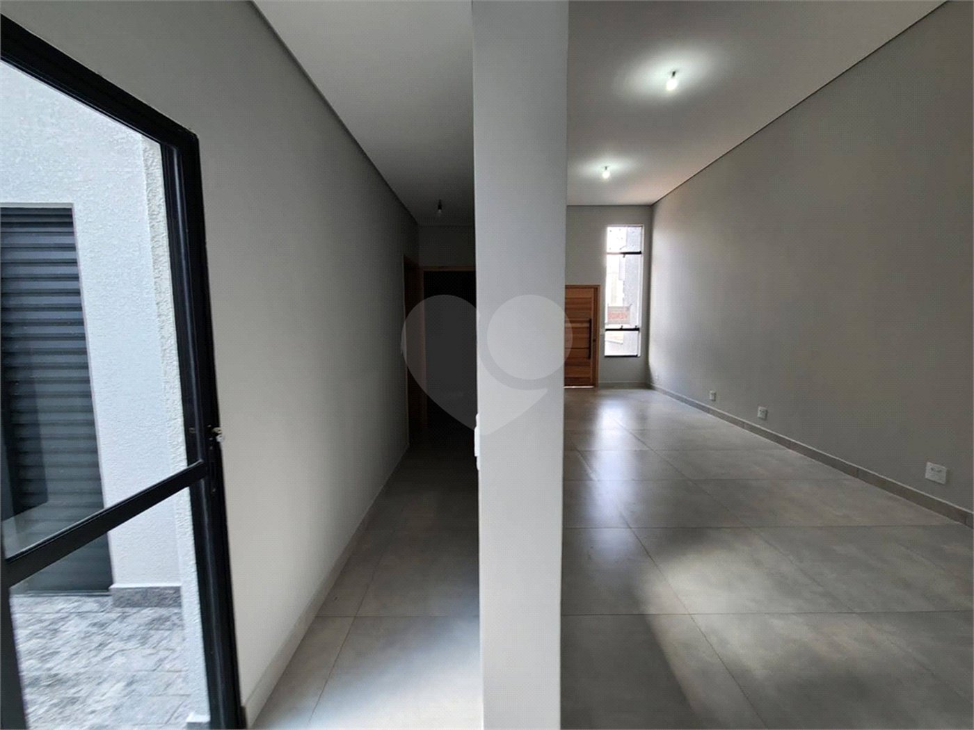 Casa à venda com 3 quartos, sendo 1 suíte, no condomínio Santinon, Sorocaba - SP