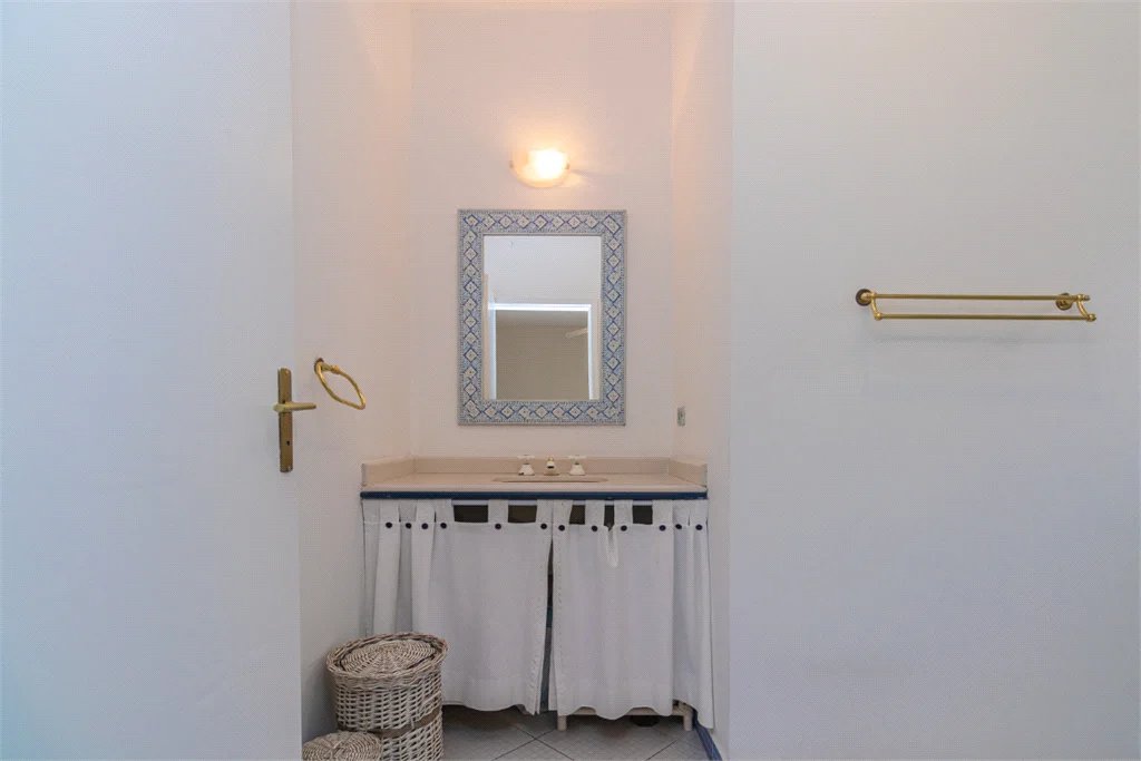 Casa à venda com 4 quartos, sendo 3 suítes, em Brooklin Paulista, São Paulo, SP