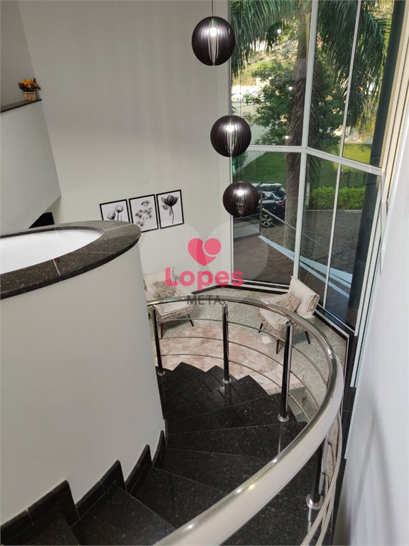 Casa à venda com 3 suítes no condomínio Jaridim Coleginho, Jacareí - SP