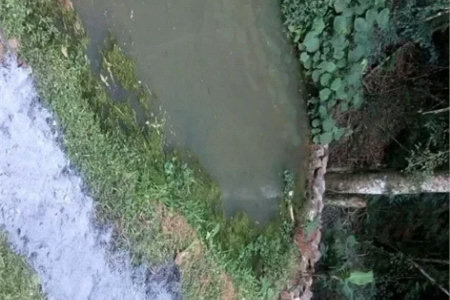 Casa à venda com 4 quartos, sendo 1 suíte, no condomínio Quinta da Cachoeira, Embu das Artes - SP