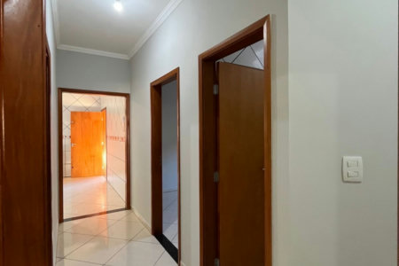 Casa à venda com 4 quartos, sendo 1 suíte,  em Jardim Maristela, Três Lagoas, MS