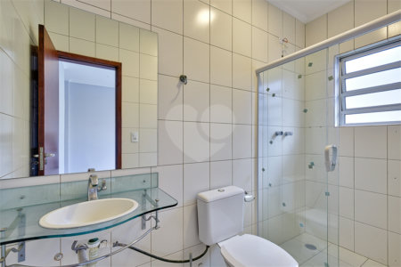 Casa à venda com 3 quartos, sendo 1 suíte, em Alto da Boa Vista, São Paulo, SP