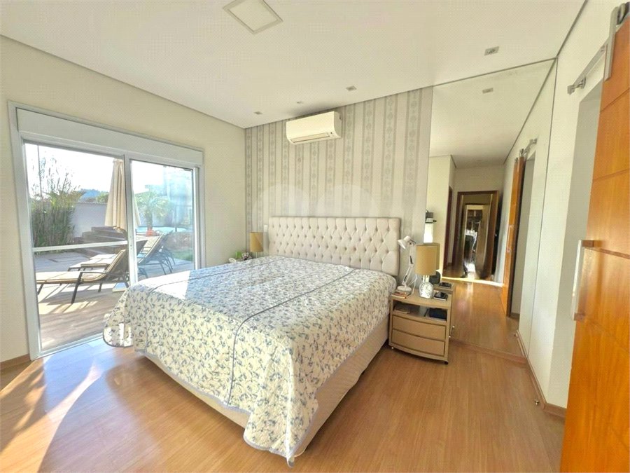 Casa à venda com 4 quartos, sendo 3 suítes, no condomínio Vila Hípica II, Vinhedo - SP