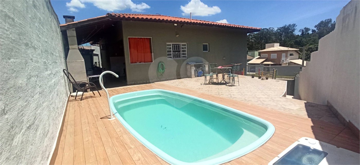 Casa à venda com 3 quartos, sendo 1 suíte, em Vila Capuava, Valinhos, SP
