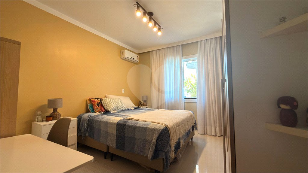 Casa à venda ou para alugar com 4 quartos, sendo 3 suítes, no condomínio Associação Vivendas do Sol, Rio de Janeiro - RJ