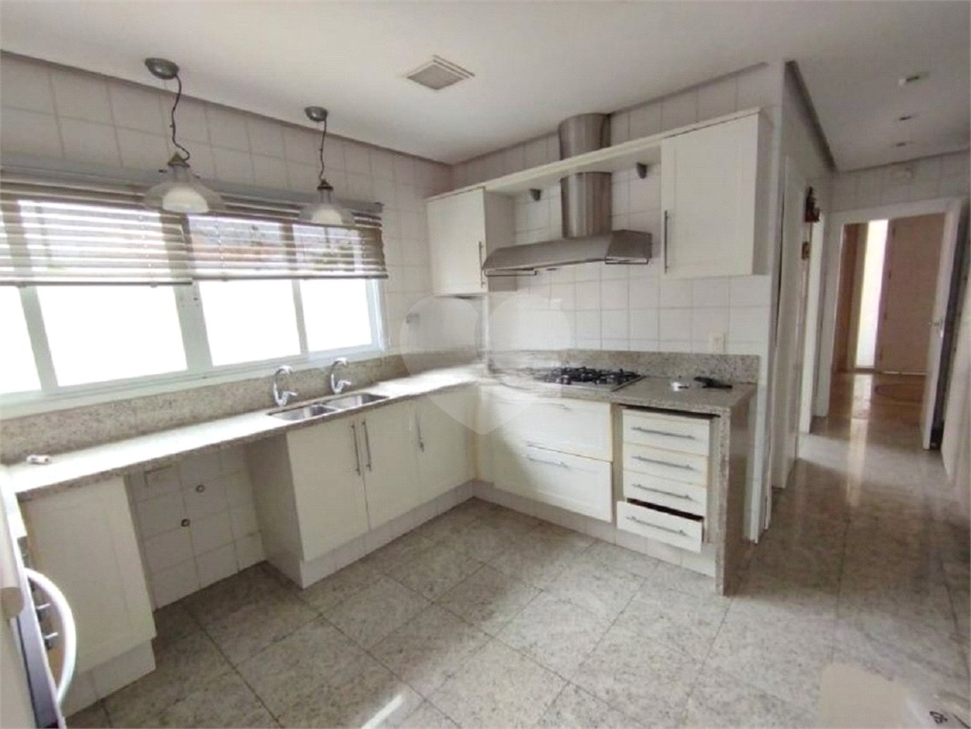 Casa à venda com 5 quartos, sendo 4 suítes,  em Parque dos Príncipes, São Paulo, SP