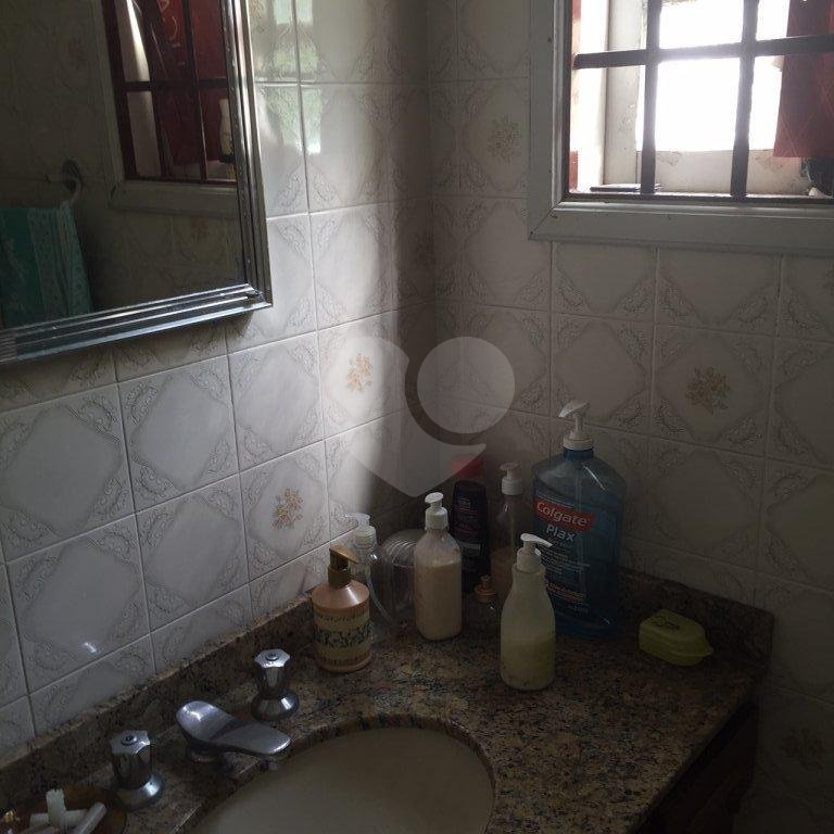 Casa à venda com 4 quartos, sendo 1 suíte, em Jardim das Laranjeiras, São Paulo, SP