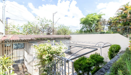 Sobrado à venda com 4 quartos, sendo 1 suíte,  em Chácara Monte Alegre, São Paulo, SP