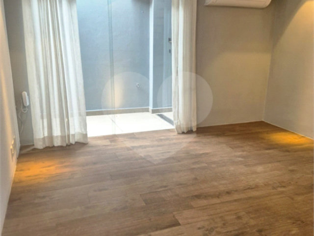 Casa de Vila à venda com 4 quartos, sendo 3 suítes,  em Chácara Santo Antônio, São Paulo, SP