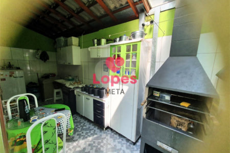 Sobrado à venda com 4 quartos, sendo 1 suíte,  em Jardim Rodolfo, São José dos Campos, SP