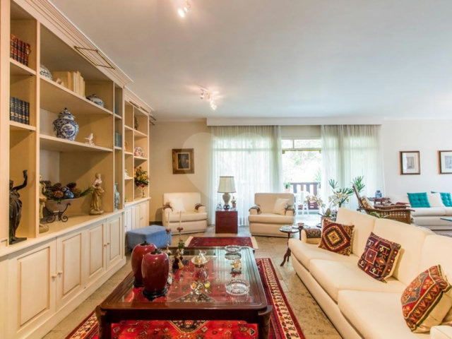 Casa à venda com 5 quartos, sendo 3 suítes,  em Alto da Boa Vista, São Paulo, SP