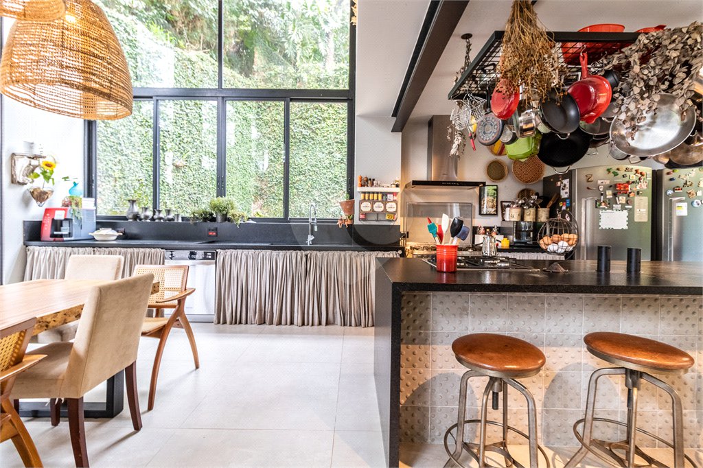 Casa à venda com 4 suítes no condomínio Granja do Morumbi, São Paulo - SP