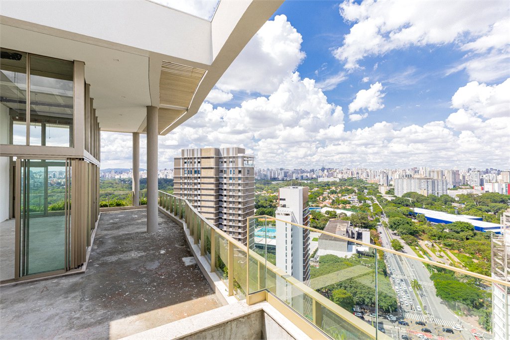Cobertura à venda com 4 suítes em Moema, São Paulo, SP