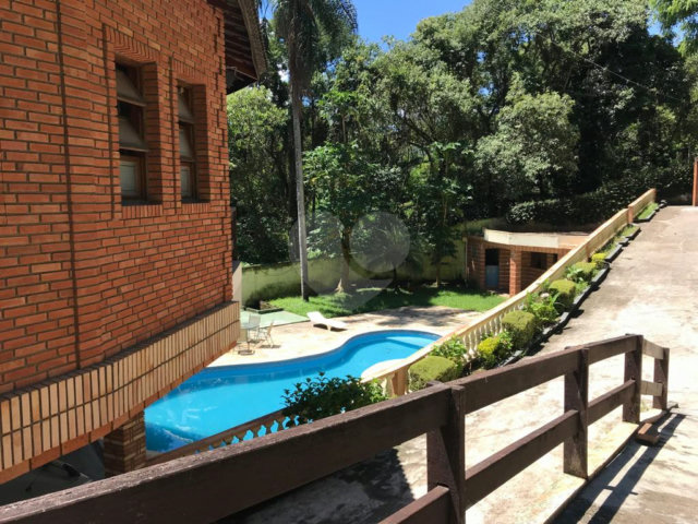 Sobrado à venda ou para alugar com 4 suítes em Serra da Cantareira, Mairiporã, SP