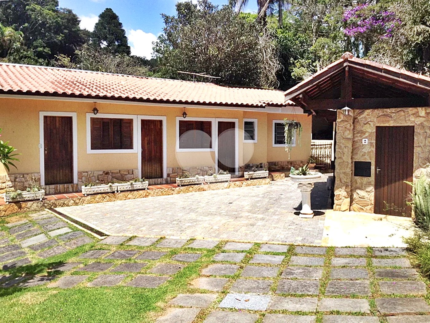 Casa à venda com 4 quartos, sendo 1 suíte, no condomínio Associação Reserva das Hortênsias, Mairiporã - SP