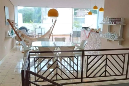 Sobrado à venda com 3 quartos, sendo 1 suíte, em Jardim Karolyne, Votorantim, SP