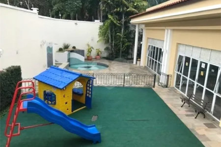 Casa à venda com 3 quartos, sendo 2 suítes, no condomínio Vila Borghese, São Paulo - SP