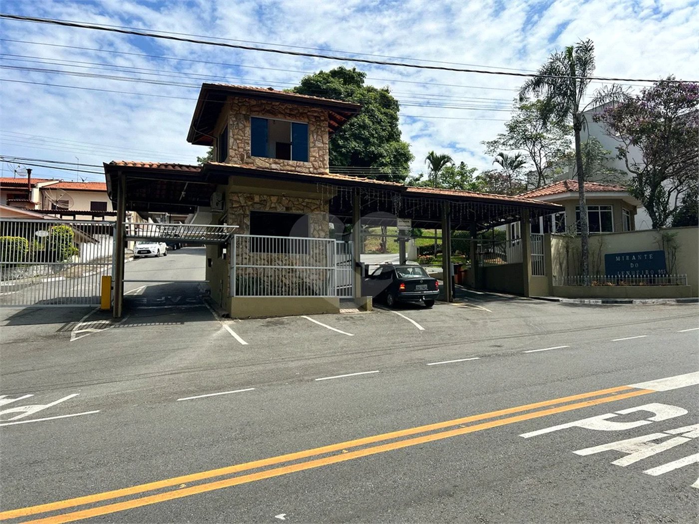 Casa à venda com 3 suítes no condomínio Mirante do Lenheiro, Valinhos - SP