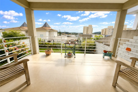 Casa à venda com 3 suítes no condomínio Via Castelli, Louveira - SP
