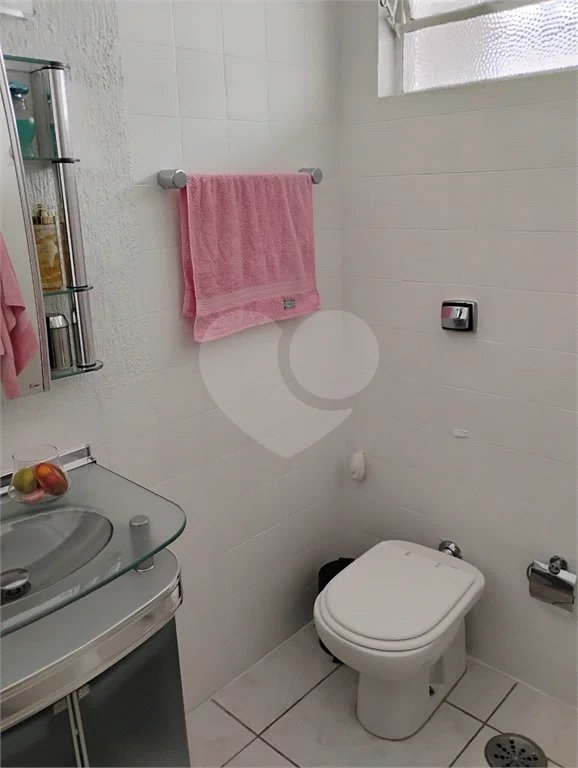 Vende-se apartamento no Jardim Aeroporto com 03 dormitórios