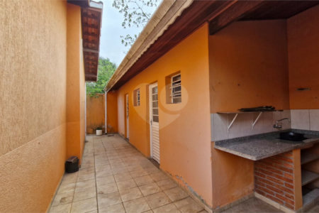 Casa para alugar com 3 quartos, sendo 1 suíte, no condomínio Santa Mônica, Atibaia - SP